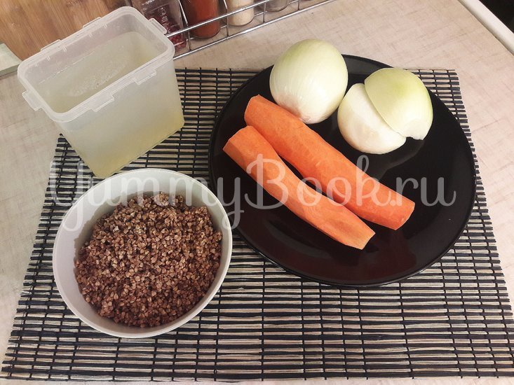 Гречка с луком и морковью в сковороде - шаг 1
