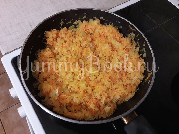 Гречка с луком и морковью в сковороде - шаг 4