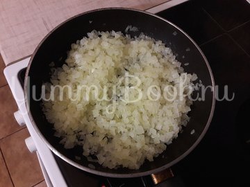 Гречка с луком и морковью в сковороде - шаг 3