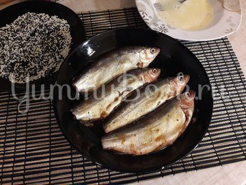 Жареный сырок в кунжутной панировке - шаг 3