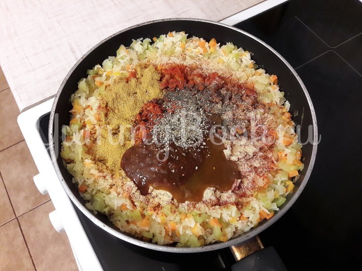 Пряный рис с овощами в сковороде - шаг 7