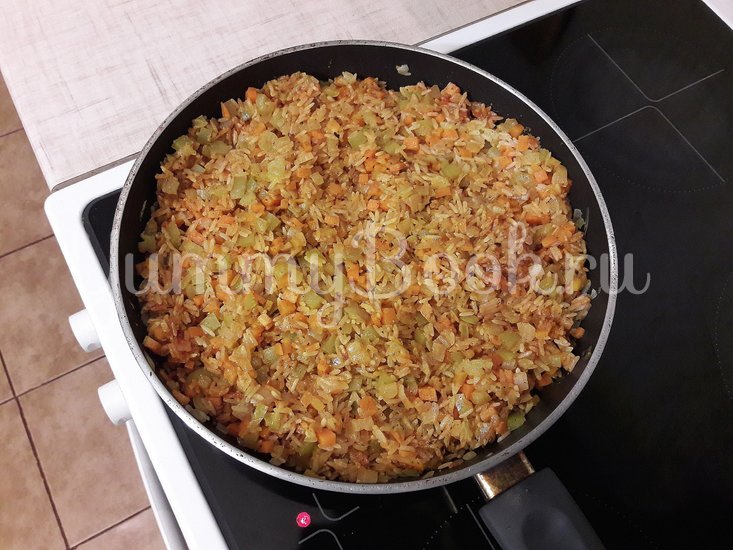 Пряный рис с овощами в сковороде - шаг 8