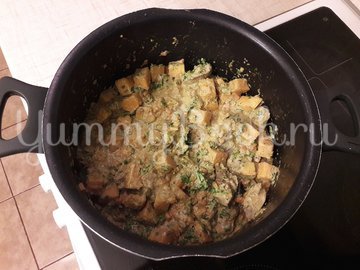 Куриная печень с тыквой в сметанном соусе - шаг 11