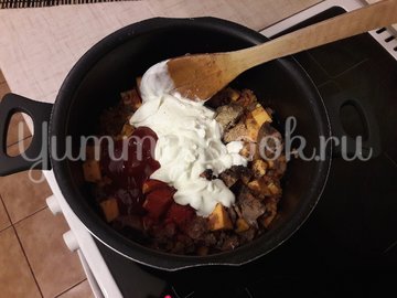 Куриная печень с тыквой в сметанном соусе - шаг 9