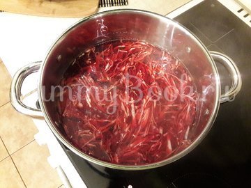Свекольный суп с куриными фрикадельками - шаг 9