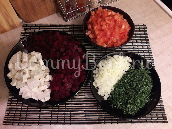 Салат из свёклы с фетой и помидорами - шаг 2