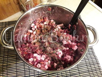 Салат из свёклы с фетой и помидорами - шаг 3