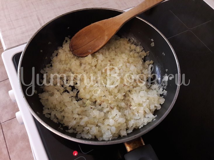Рис с яйцами и овощами в сковороде - шаг 3