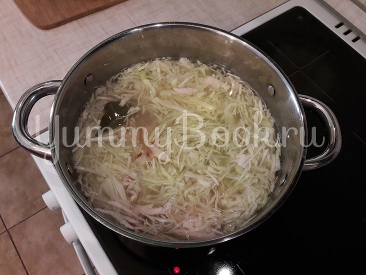 Чечевичный суп с капустой и копчёной курицей - шаг 4