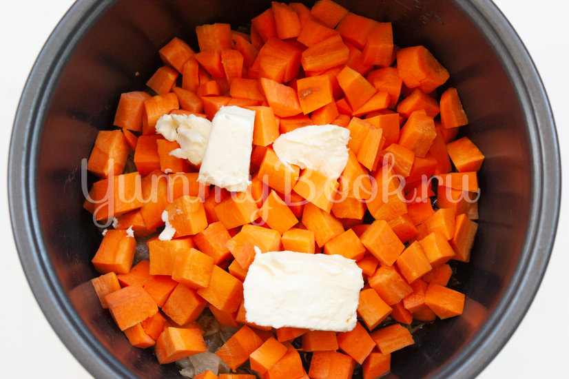 Картофель с морковью тушенные в сливках в мультиварке - шаг 2
