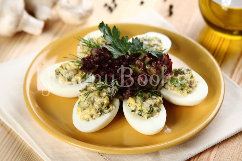 Яйца фаршированные шампиньонами