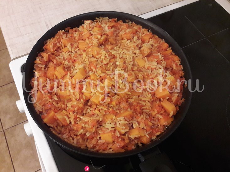 Рис с тыквой и овощами в сковороде - шаг 11