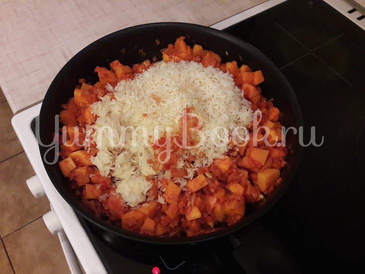 Рис с тыквой и овощами в сковороде - шаг 7