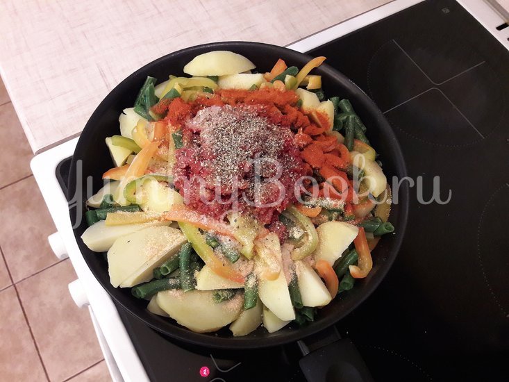 Картофель с перцами и фасолью в томатном соусе - шаг 7