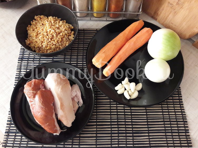 ​Гороховая каша с копчёной курицей и овощами - шаг 1