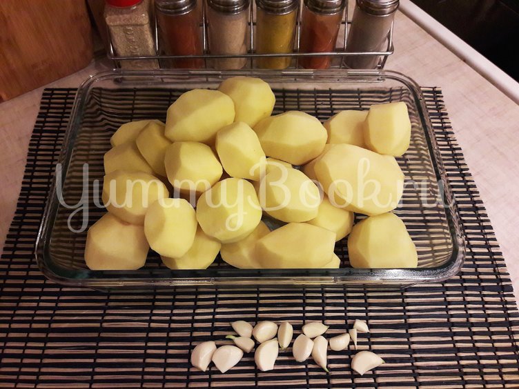 Запечённый картофель в горчично-чесночном соусе - шаг 1