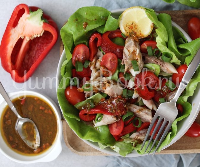 Салат с запеченным перцем и копчёной скумбрией - шаг 3