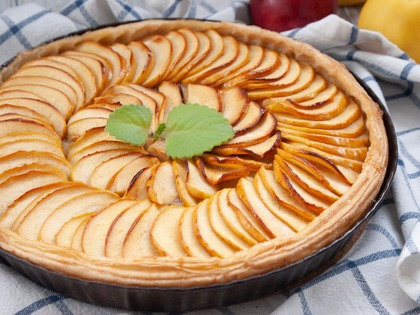 Ингредиенты для пирога с яблоками из слоёного теста: