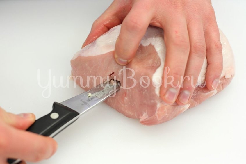 Запеченная свинина с черносливом в рукаве - шаг 1