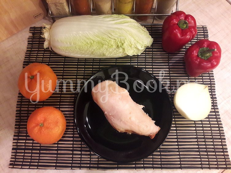 Салат с копчёной курицей, перцами и мандаринами - шаг 1